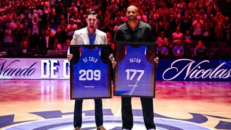 Basket : «C’est beaucoup d’émotions», Bercy rend hommage aux légendes Batum et De Colo