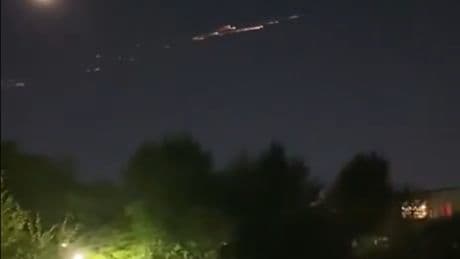 Kazakhstan : d’étranges lueurs dorées dans le ciel confondues avec un tir de missile russe Orechnik