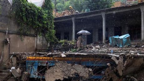 Au Pakistan, la pluie empêche les secouristes de retrouver les disparus après un épisode de mousson extrême