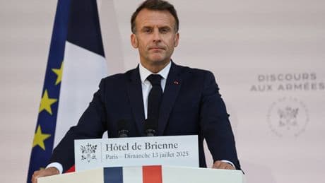 « Pour être libres dans ce monde, il faut être craints, pour être craints, il faut être puissants » : Emmanuel Macron veut une France militaire