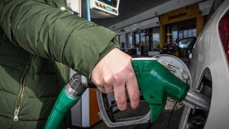 La Semana Santa llega a Euskadi con los precios de gasolina más bajos en cuatro años