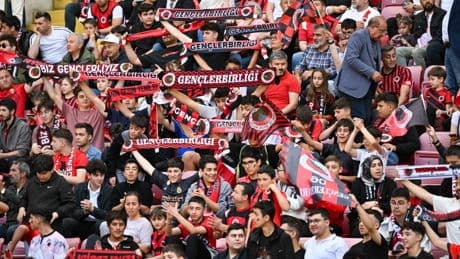 Süper Lig'e yükselen Gençlerbirliği kupasını törenle aldı