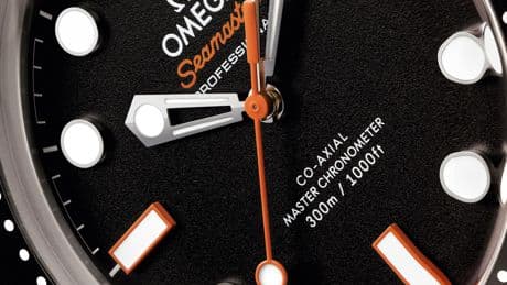 Une touche d’orange pour la montre préférée de James Bond
