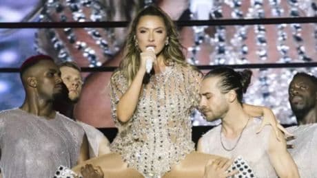 Yatak dansı eleştirilen Hadise sessizliğini Seda Sayan'la fena bozdu