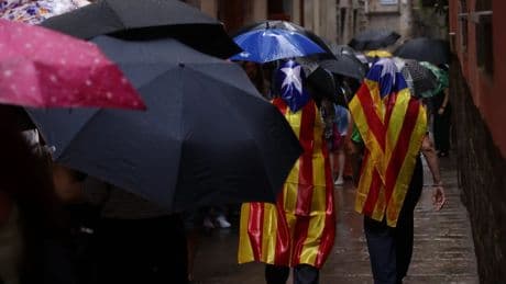 La Diada cierra marcada por la lluvia, la sentencia del catalán y la baja asistencia a la marcha independentista