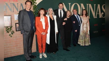 "Nonnas"-Premiere: Susan Sarandon strahlt in rotem Look