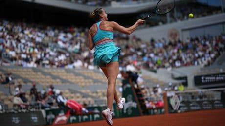 Sabalenka gana su primera 'final' a Zheng y se le pone cara de favorita