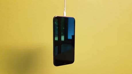 Handykabel zu kurz: Ein riskanter Trick kann Ihnen helfen