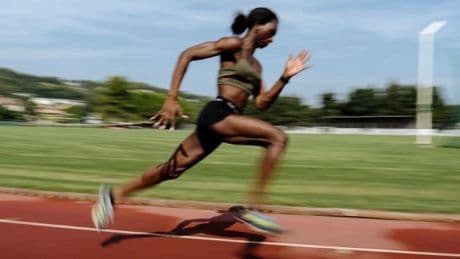 La longue course d’Halba Diouf, sprinteuse transgenre