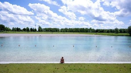 Badesee: Auto landet im Riemer See