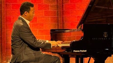 Le jeune Clayton Stephenson met le public en transe au festival Piano aux Jacobins de Toulouse
