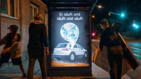 Protest: Attac protestiert mit Satireplakaten gegen die IAA