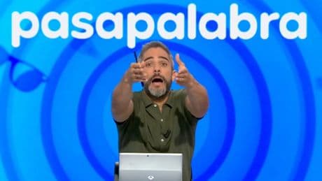 Roberto Leal invita a Malú a 'Pasapalabra' porque "nos ve siempre"