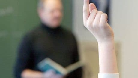 AfD und Schulen: Schülervertretung fordert Entlassung von Lehrern mit AfD-Parteibuch