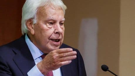 Felipe González dejará de votar al PSOE por «la barrabasada» de la amnistía y dice que a Sánchez le queda «cero» vida política