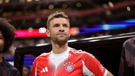 Thomas Müller versteigert seine Bayern-Kleidung