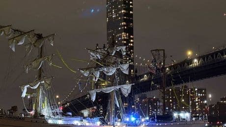 New Yorker Wahrzeichen: Mexikanisches Segelschiff kollidiert mit Brooklyn Bridge – Mehr als 20 Verletzte