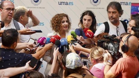Montero contra Borrell por el 'cupo catalán': "Es importante opinar de lo que se firma, no de lo que uno se inventa"