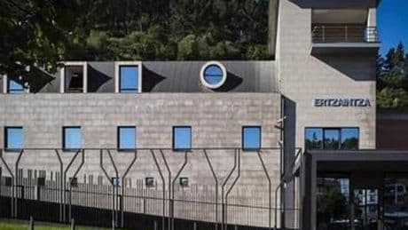 Detenidas tres personas en Ondarroa por forzar y robar en un almacén municipal de la playa Arrigorri