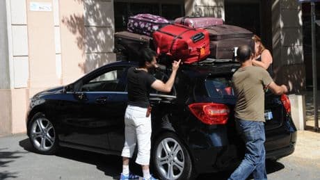 Avant une location de voitures pour les vacances, attention à l’état des lieux