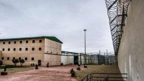 El Gobierno vasco prohíbe entrar en Zaballa a una asociación de bertsolaris por pasar alcohol a etarras presos