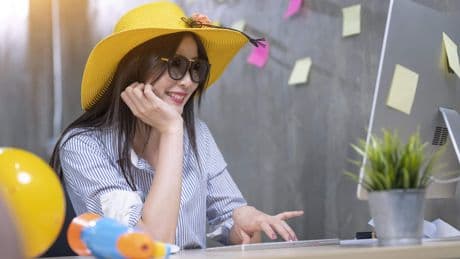 Tips: wat te dragen op kantoor bij warm weer?