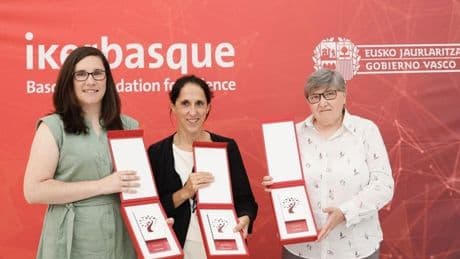 «Las mujeres, en general, no ven la ciencia como una competición, y ellos sí»