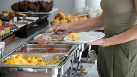 Kalorienfalle Hotelbuffet? Hotelexperte verrät seine Tricks, um schlank zu bleiben
