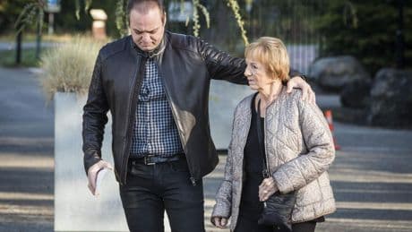 Frans Bauer verhuist moeder Wies (79) naar verzorgingshuis: ’Grote stap voor ons allen’