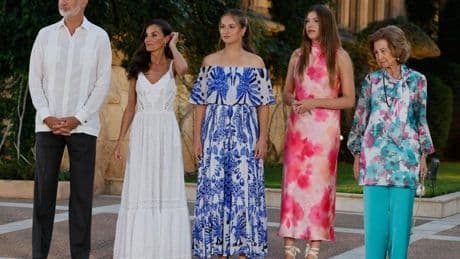 Los Reyes dan su tradicional recepción veraniega a la sociedad balear