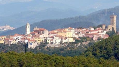 Lite per una sciarpa del Napoli a Castelnuovo Magra: scatta il braccialetto elettronico