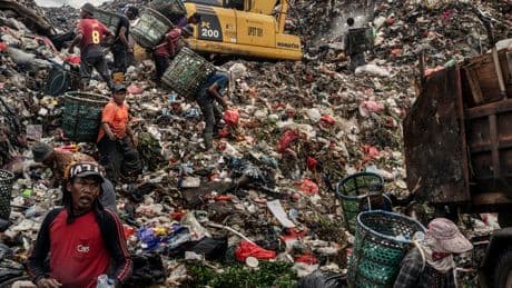 Book Review: ‘Waste Wars,’ by Alexander Clapp