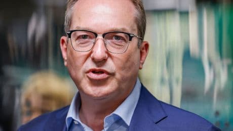 Bundespolitik: Dobrindt kündigt Verlängerung der Grenzkontrollen an