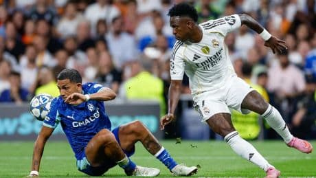 "Honteux" pour De Zerbi, "sévère" pour Benatia: les Marseillais ont du mal à digérer le pénalty victorieux de Mbappé