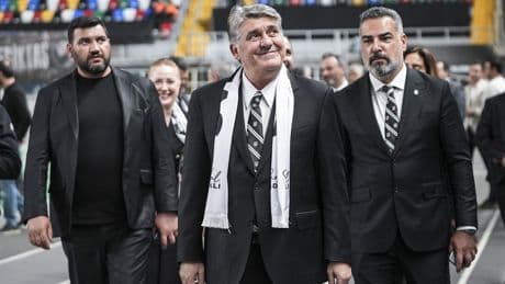 Beşiktaş'ta yeniden başkan seçilen Serdal Adalı: "Siyah beyaz bayraklarınızı sandıktan çıkarın"