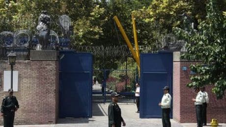 Iran: Festnahme mutmaßlicher iranischer Spione in England – Teheran bestellt britischen Topdiplomaten ein