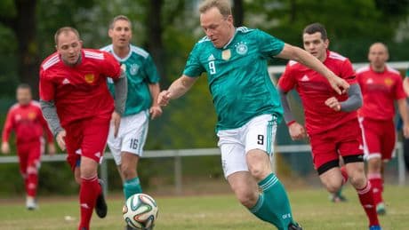 Crisis en el club de fútbol Bundestag: “No quiero jugar en un equipo con nazis”