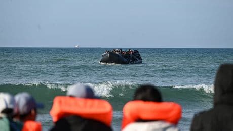 Traversée de la Manche: les autorités britanniques annoncent la mort d'un migrant en mer