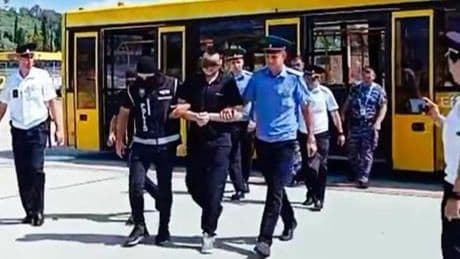 Bakan Yerlikaya duyurdu: Kırmızı bültenle aranan 3 suçlu Türkiye'ye getirildi