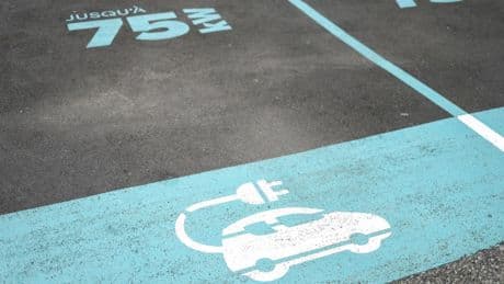 Voitures électriques : un coup de pouce de 1 000 euros pour les modèles à batteries « made in Europe »