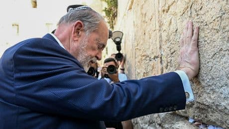 Huckabee visits iconic holy site in Israel, delivers Trump's prayer for peace