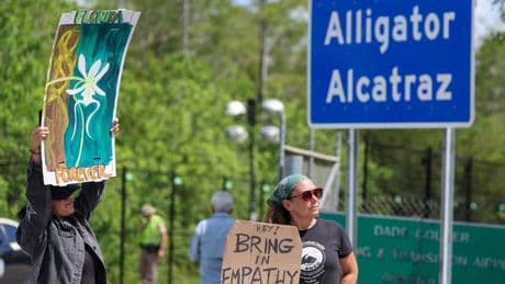 El centro de detención de inmigrantes 'Alligator Alcatraz' seguirá abierto tras el revés judicial a los ambientalistas