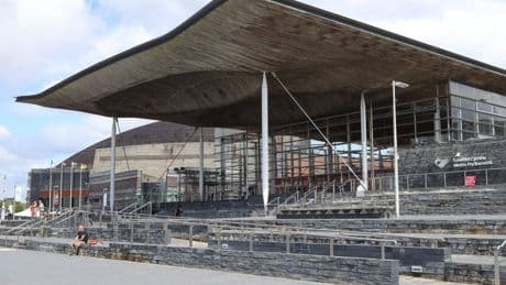 Welsh Parliament pays tribute to Labour politician Hefin David