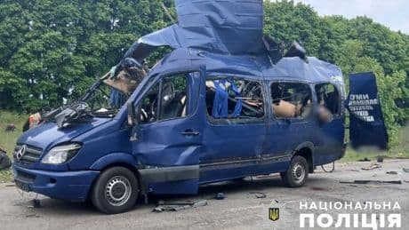 Ukraine-Krieg: Neun Tote bei russischem Angriff auf Bus – Macron wirft Putin "Zynismus" vor