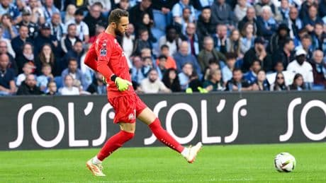 Foot : victime d’une blessure à la tête, cet ancien joueur de l’OM laisse sa place après 33 secondes de jeu