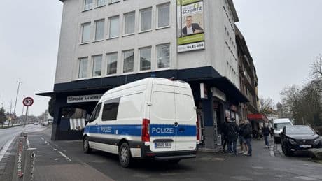 Killer war zuvor aus Wohnung geflogen - Mann nimmt Afghanen auf und wird brutal erstochen