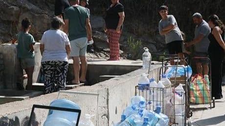 İzmir'de su kesintisi! Çiğli'de bazı vatandaşlar çeşmede kuyruk oluşturdu