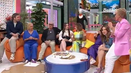 'La familia de la tele' ya se parece a 'Sálvame': mismos personajes, lloros y barullo en plató