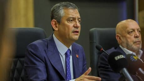 Özgür Özel'den HAK-İŞ'e 'asgari ücret' ziyareti! Erdoğan'a vaatlerini hatırlattı: 'Bırakın 4 kez zammı...'