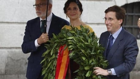 Ayuso compara la insurrección del pueblo madrileño el 2 de mayo con el «bochornoso apagón»